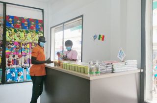 用心澆灌 締造服裝輔料王國 海外塞內(nèi)加爾蠟布/連片店鋪正式開業(yè)